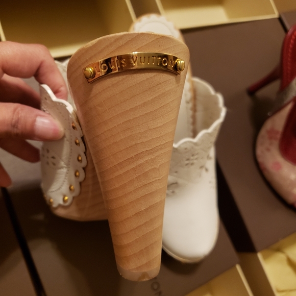 Authentic Louis Vuitton shoes - Picture 5 of 5